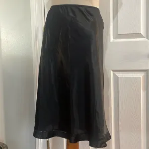 Vintage Warners pleated black midi half slip USA lingerie women’s size L 25”