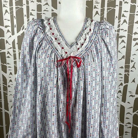 Vintage 70s Ditsy Floral Print Flannel House Dress Nightgown