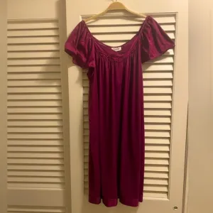VTG 1980s Vanity Fair Silky Flutter Sleeve V Neck Chemise Nightgown Maroon S