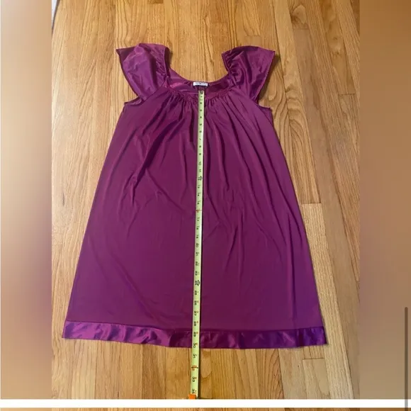 VTG 1980s Vanity Fair Silky Flutter Sleeve V Neck Chemise Nightgown Maroon S