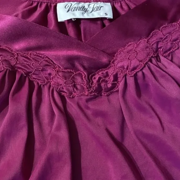 VTG 1980s Vanity Fair Silky Flutter Sleeve V Neck Chemise Nightgown Maroon S