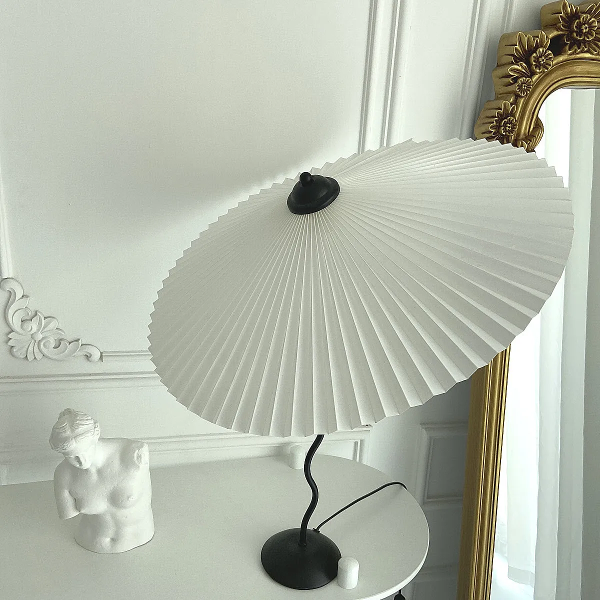 White Pleated Vintage Table Lamp