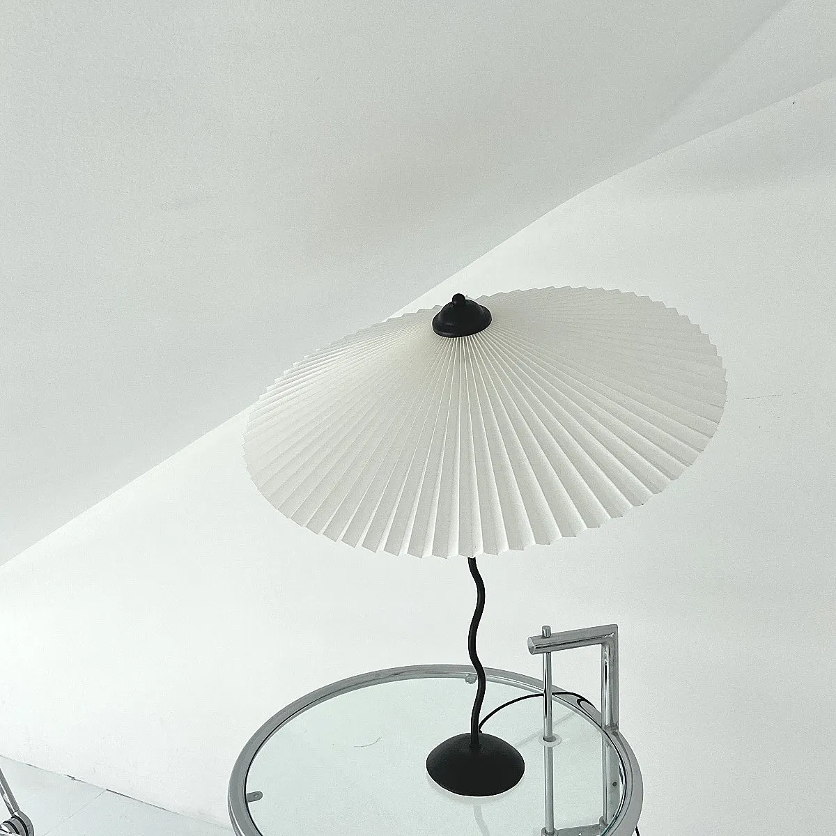 White Pleated Vintage Table Lamp