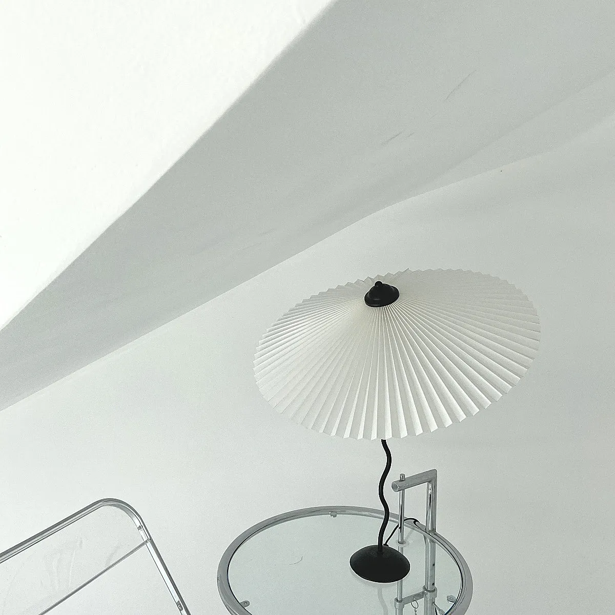 White Pleated Vintage Table Lamp