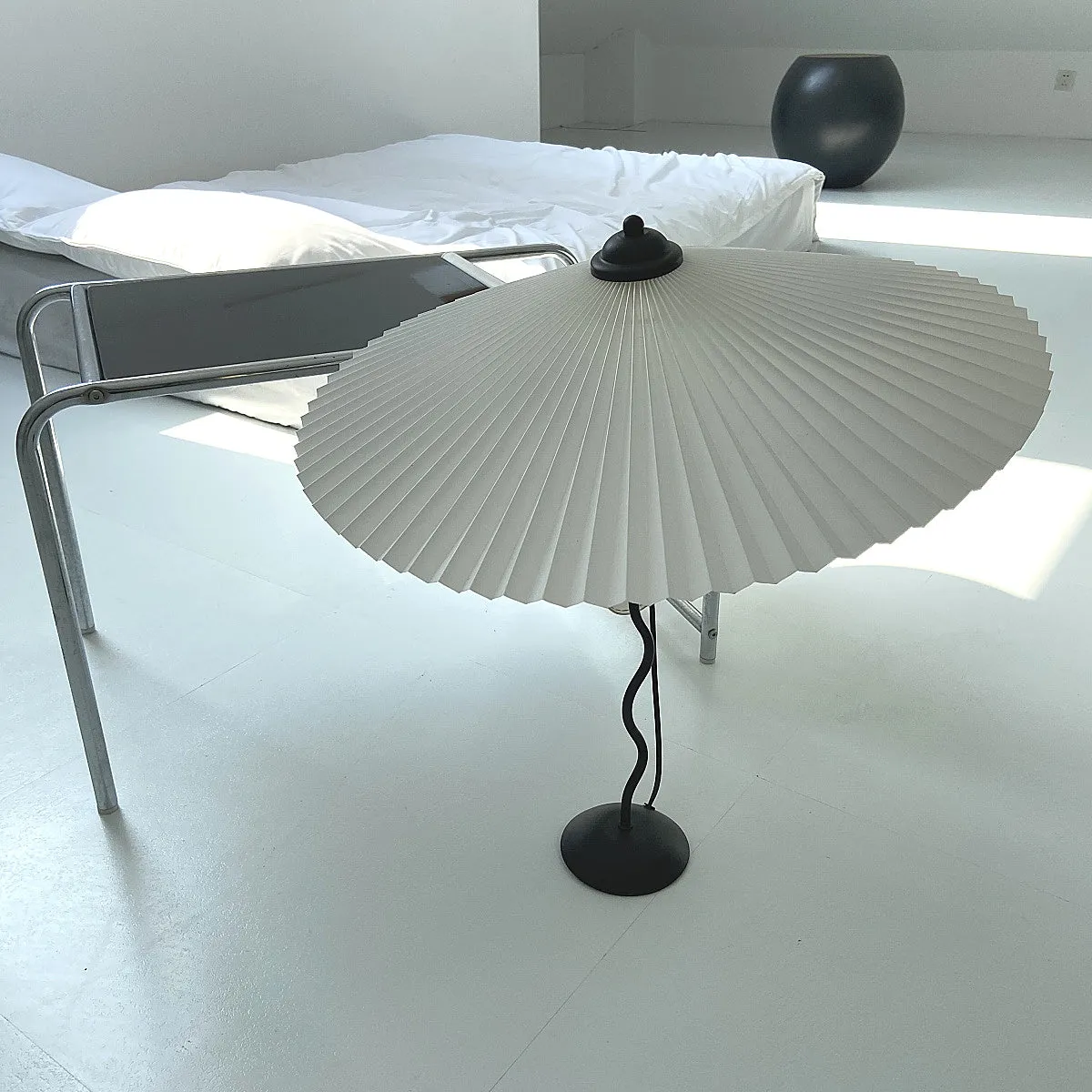 White Pleated Vintage Table Lamp