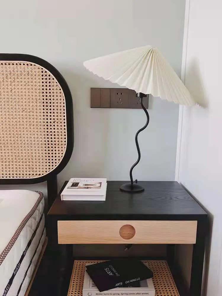 White Pleated Vintage Table Lamp