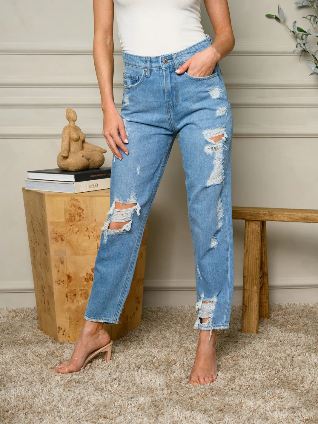 WOMEN'S BUTTON CLOSURE HIGH-RISE DISTRESSED DENIM JEANS